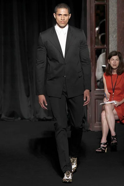 Look 18